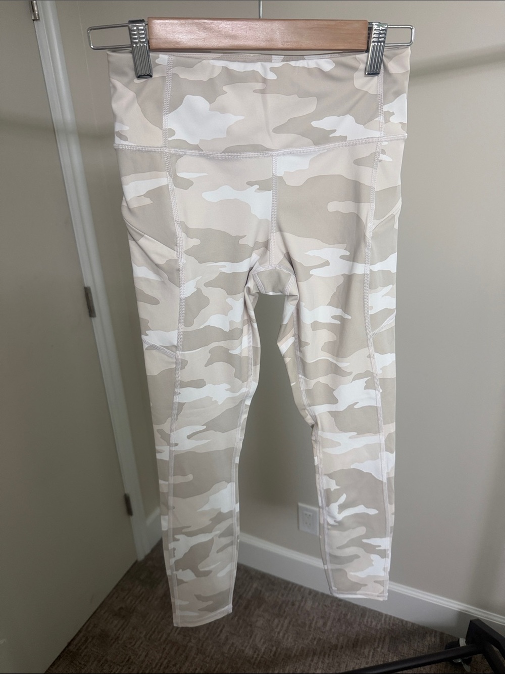 Athleta Beige & White Camo Women’s Leggings